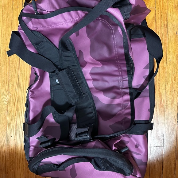 KAWS / The North Face Duffle Bag Pamplona Purple - Picture 5 of 5